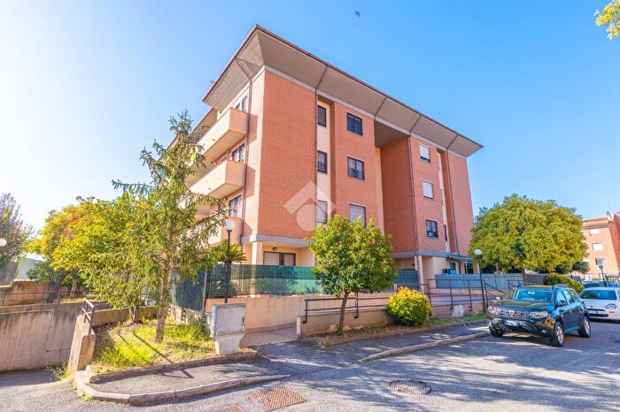 Appartamento trilocale in vendita in Via Fraine, Roma