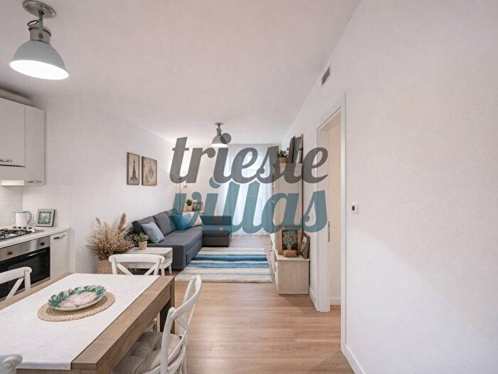 Appartamento bilocale in affitto in Via Roma, Borgo Teresiano, Trieste