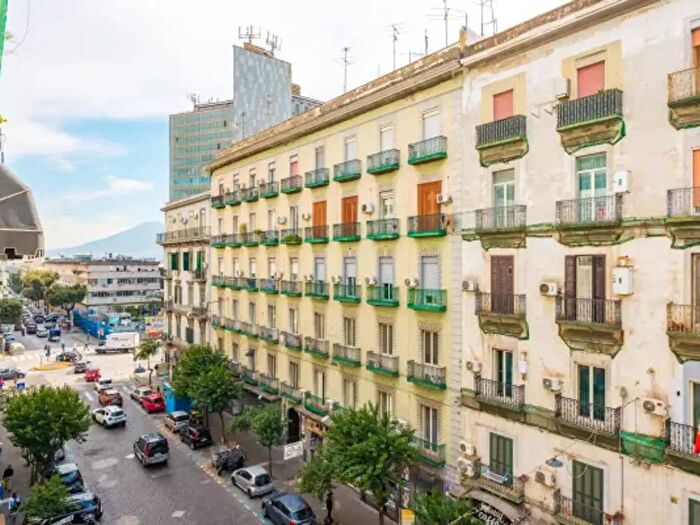 Appartamento bilocale in vendita in Via Firenze, Napoli