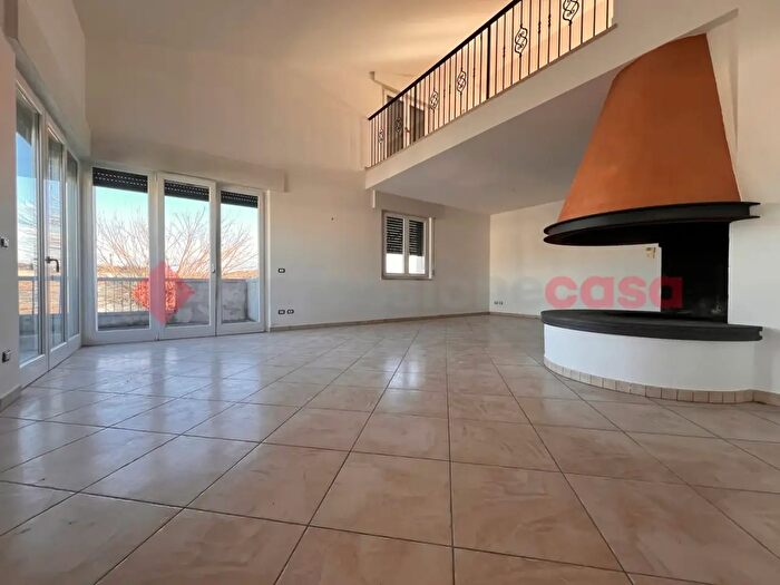 Casa con 8 locali in vendita in Via Cappello, Bovolone