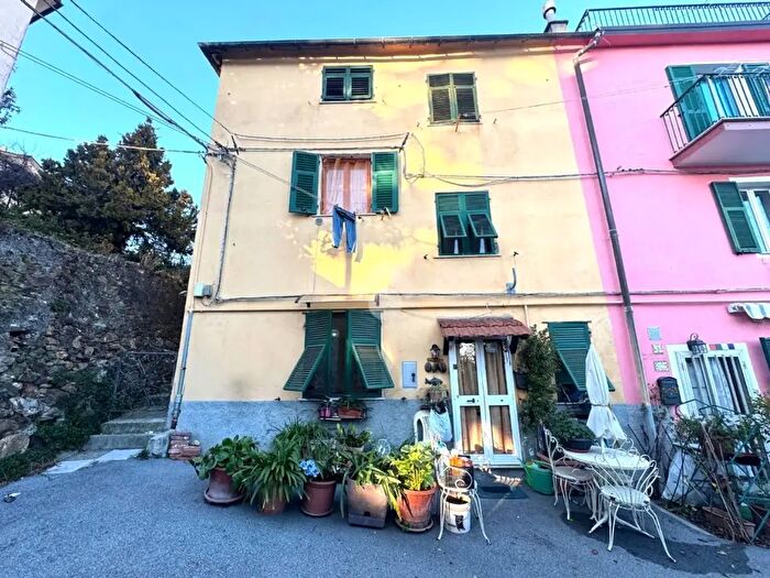 Appartamento quadrilocale in vendita in Via Fontana di Trasta, Genova