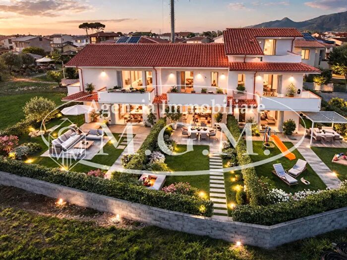 Casa con 5 locali in vendita in Calcinaia