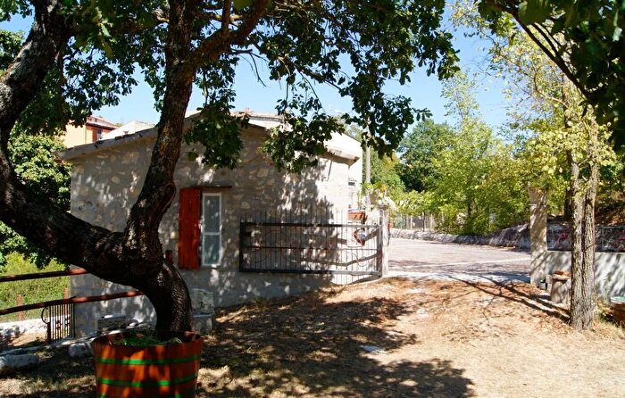 Casa quadrilocale in vendita in Via San Nicola Roccasicura Isernia, Roccasicura