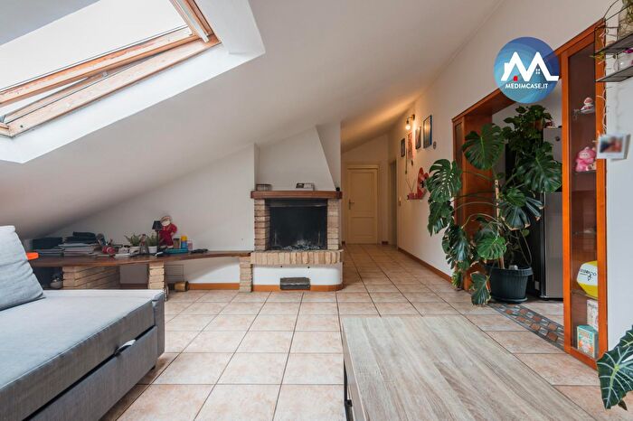 Casa con 5 locali in vendita in Via Carlo Farini, Pesaro