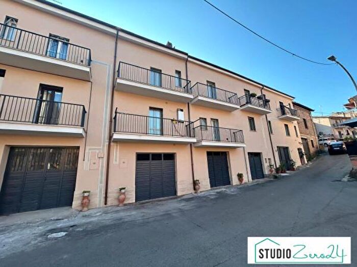 Appartamento con 5 locali in vendita in Via Grottone, Vasanello