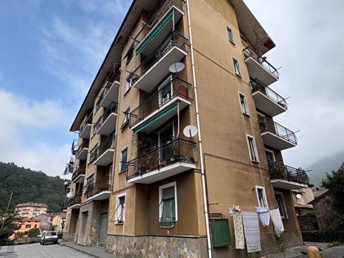 Appartamento quadrilocale in vendita in Via Orti, Centro, Isola del Cantone