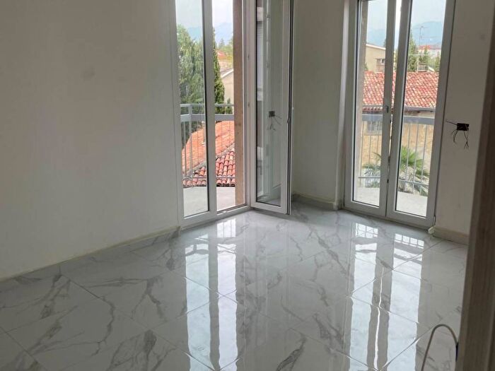 Appartamento trilocale in affitto in Via Giuseppe Parini, Centro, Olgiate Comasco