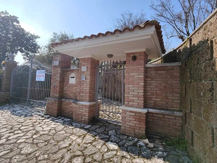 Casa con 13 locali in vendita in Contrada San Vincenzo, Atripalda