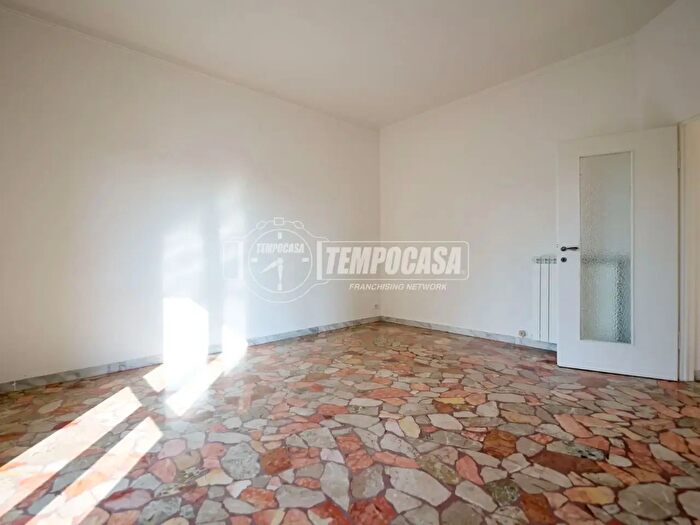 Appartamento trilocale in vendita in Via del Giordano, Cremona