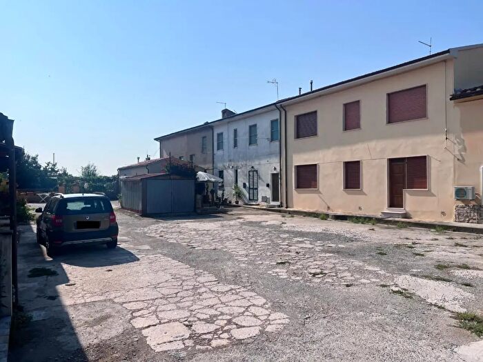 Appartamento trilocale in vendita in a Pagnatico, Cascina