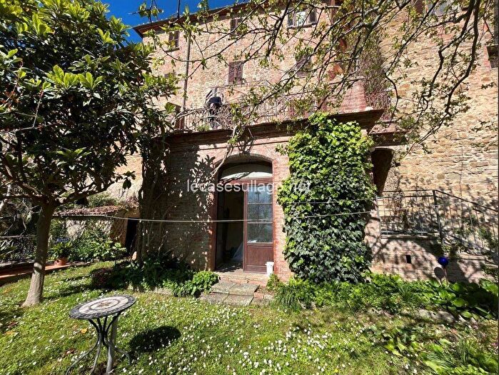 Appartamento con 6 locali in affitto in Piazza Umberto I, Centro, Panicale