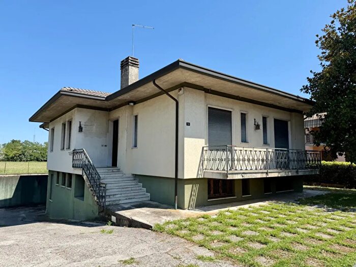 Casa quadrilocale in vendita in Via San Pio X a, Castelfranco Veneto