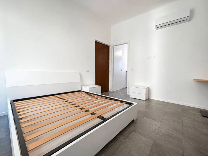Appartamento monolocale in affitto in Via Carlo Farini, Isola, Milano