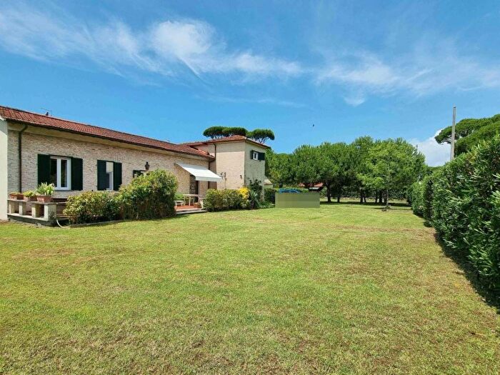 Casa con 5 locali in affitto in Via Rosseti e Bandini, Vittoria Apuana, Forte dei Marmi