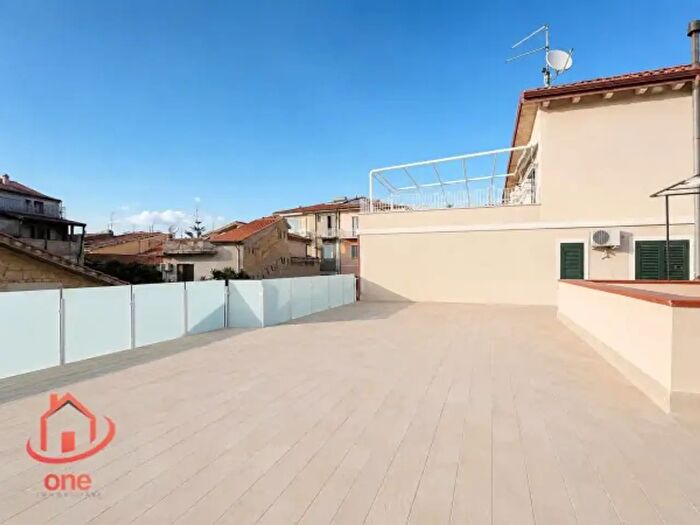 Appartamento trilocale in vendita in Via Andrea Ippolito, Castellabate
