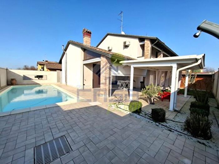 Casa quadrilocale in vendita in Via Roma, Villanova SullArda