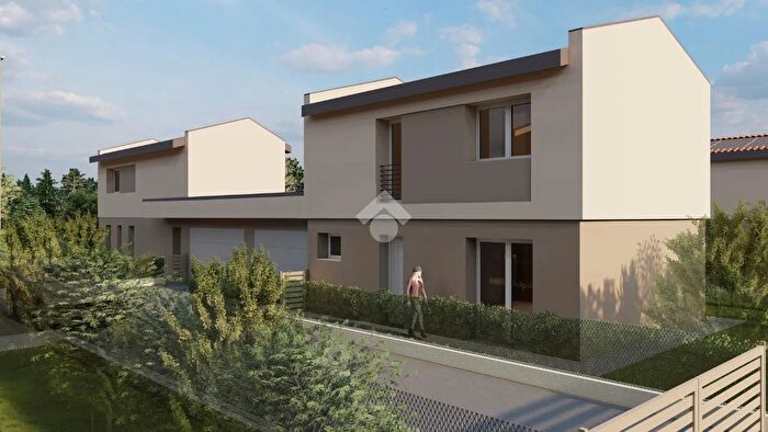 Casa quadrilocale in vendita in Isola Della Scala