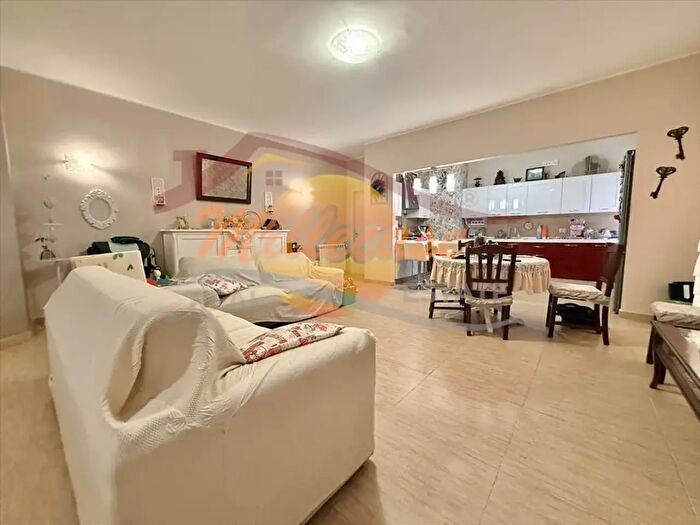 Appartamento con 6 locali in vendita in Via Grottasanta, Siracusa