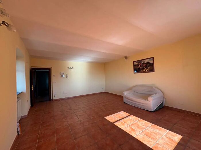 Appartamento quadrilocale in vendita in Via Palazzolo, Fossato Di Vico