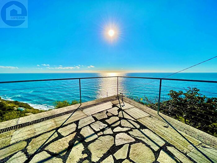 Casa bilocale in vendita in Strada dei Pini, Imperia