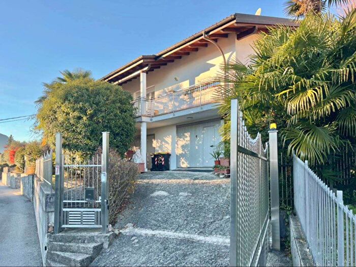 Casa con 5 locali in vendita in Verbania