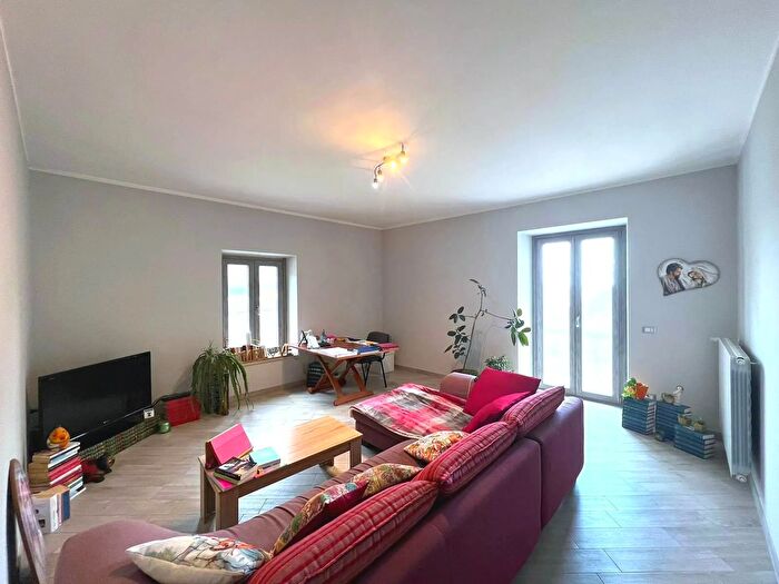 Casa quadrilocale in affitto in Belmonte Castello