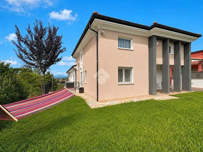 Casa con 7 locali in vendita in Via Lazio, San Giovanni Teatino