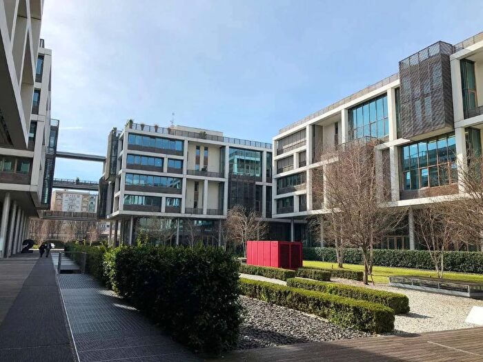 Appartamento trilocale in affitto in Via Tortona Milano, Milano