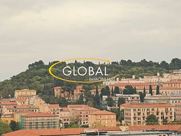 Appartamento con 5 locali in vendita in Via Vittorio Veneto, Ancona