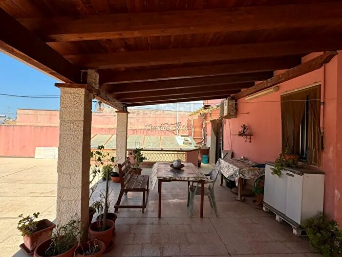 Casa con 6 locali in vendita in Via Roma, Pozzallo