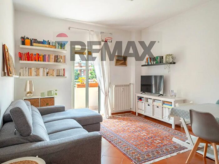 Appartamento trilocale in vendita in Via Piero Foscari, Roma