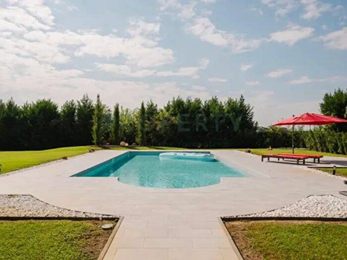 Casa con 5 locali in vendita in Carpi