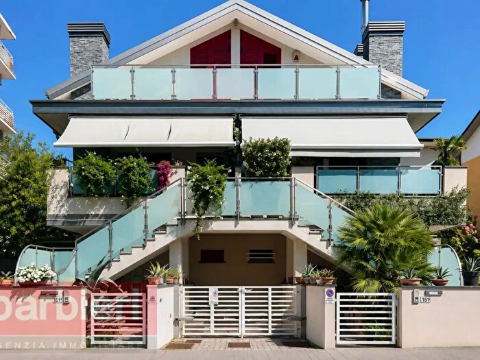 Appartamento trilocale in vendita in Viale Volturno, Cervia
