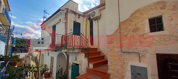 Appartamento quadrilocale in vendita in Via Lanza, Ischitella