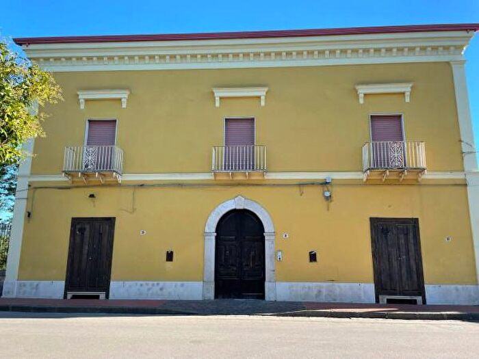 Casa con 6 locali in vendita in Carinola