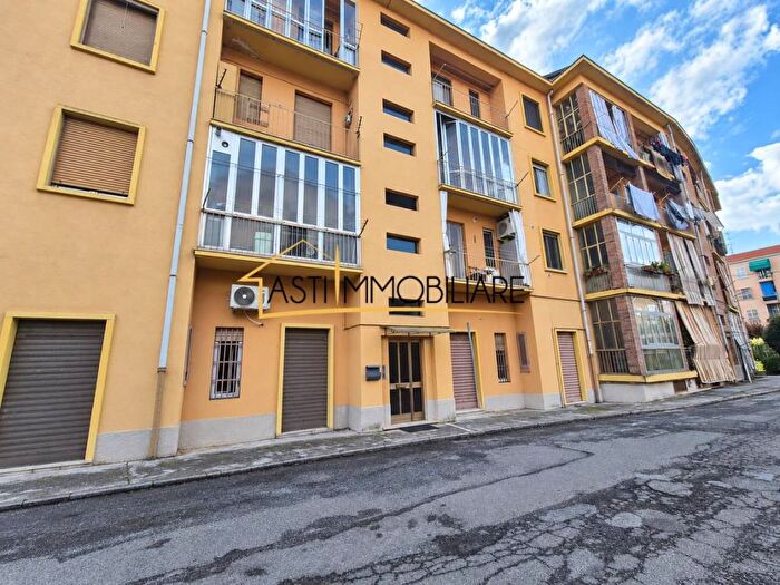 Appartamento quadrilocale in vendita in Via Canuto Borelli, Collina Volta, Asti