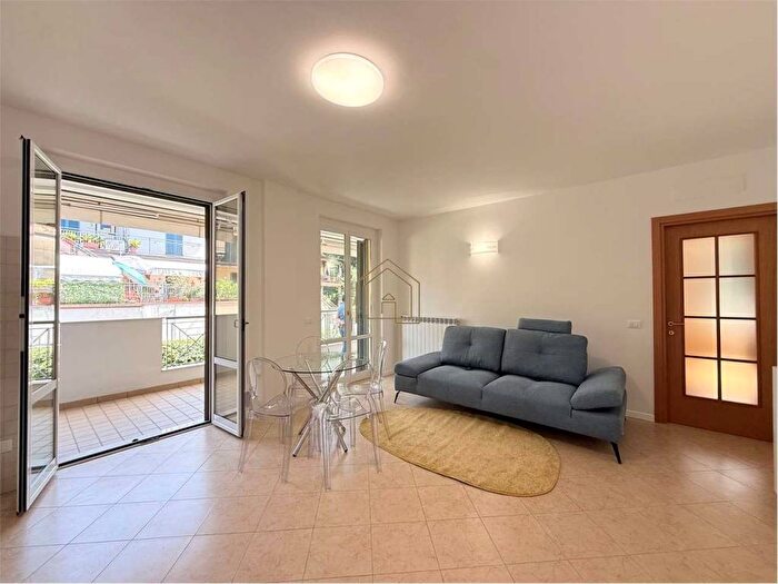 Appartamento bilocale in affitto in Via Irta, Desenzano Centro, Desenzano del Garda