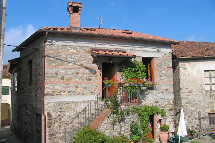 Casa trilocale in vendita in Bagnone