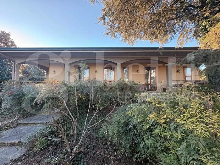 Casa con 5 locali in vendita in Via Bergamo, Castelverde