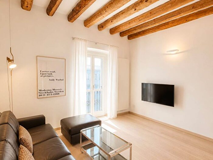 Appartamento trilocale in affitto in Via Soncino, Carrobbio, Milano