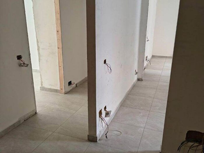Appartamento trilocale in affitto in Via Venezia, Vasto, Napoli