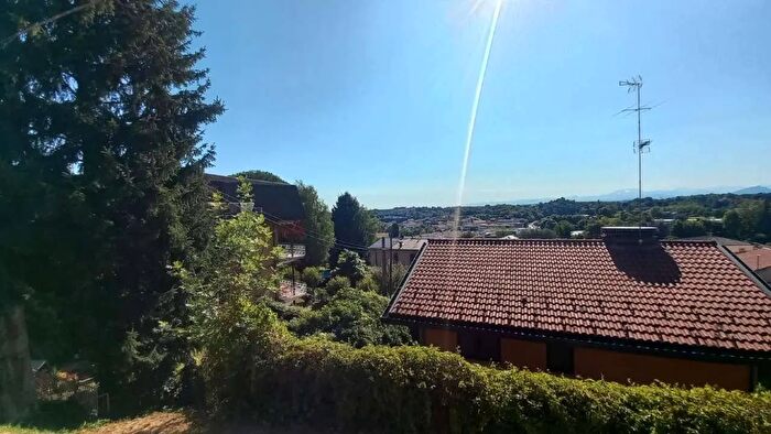 Casa con 8 locali in vendita in Cervino Cantu, Cantu