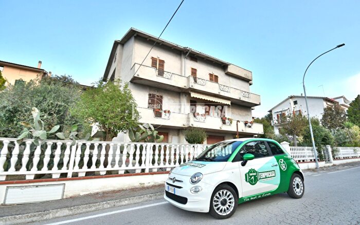 Appartamento con 5 locali in vendita in Via San Rita, Osimo