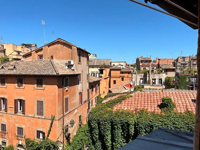 Appartamento bilocale in affitto in Piazza de' Renzi, Trastevere, Roma