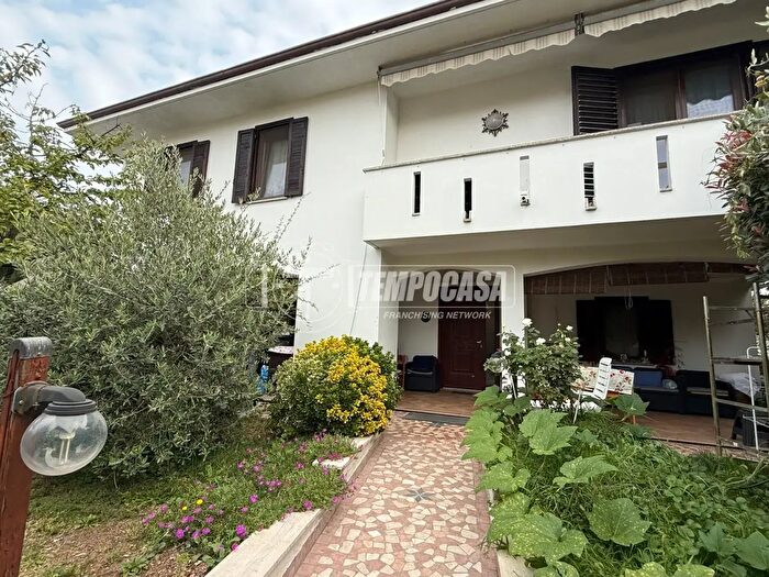 Casa quadrilocale in vendita in Via della Marletta, Dairago