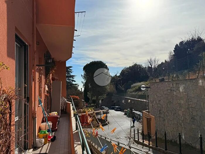Appartamento trilocale in vendita in Via Ausonia, Genova