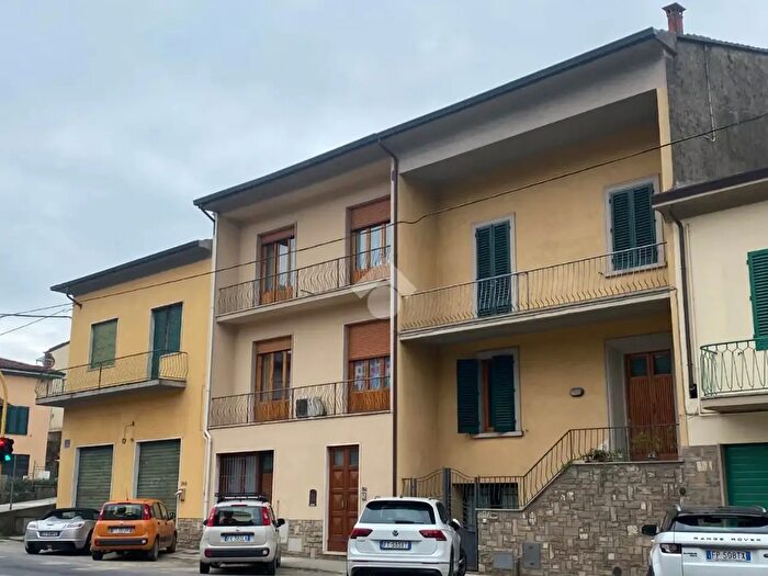 Casa con 10 locali in vendita in Via Val di Bisenzio, Vaiano