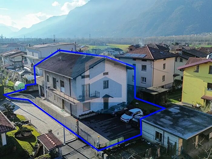 Casa quadrilocale in vendita in Via G Carducci, Artogne