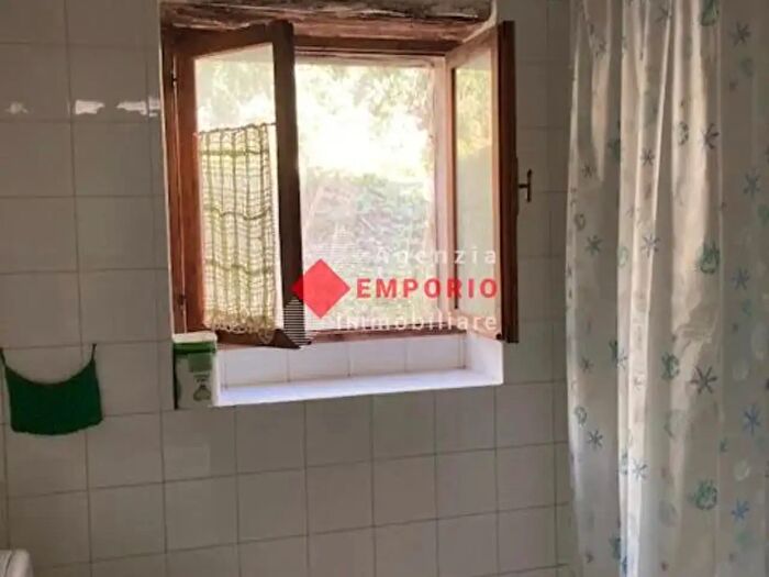 Casa con 6 locali in vendita in Vicopisano