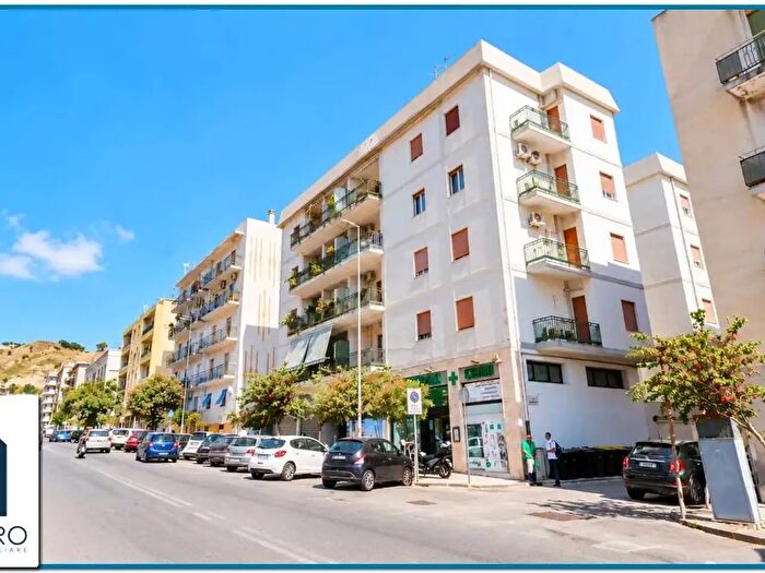 Appartamento trilocale in vendita in Via Pietro Castelli, Messina